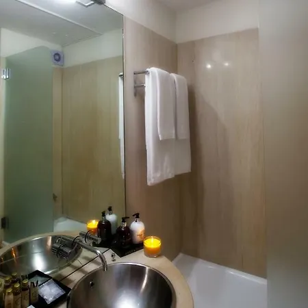 Patio Da Se - Se Cathedral Charming Flat شقة *